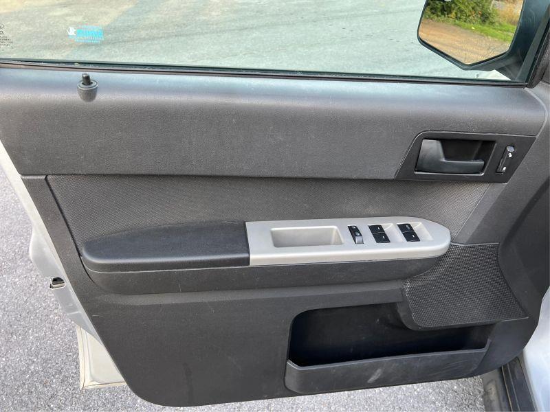 2012 FORD ESCAPE XLT Sport Utility 4D