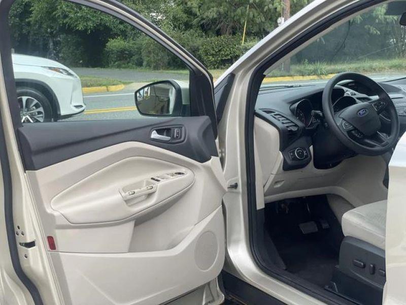 2017 FORD ESCAPE SE SPORT UTILITY 4D