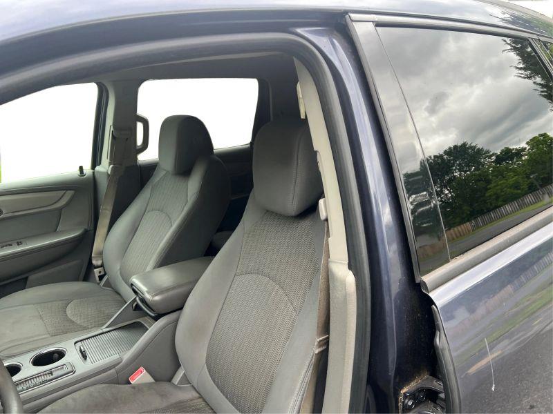 2013 CHEVROLET TRAVERSE LS Sport Utility 4D