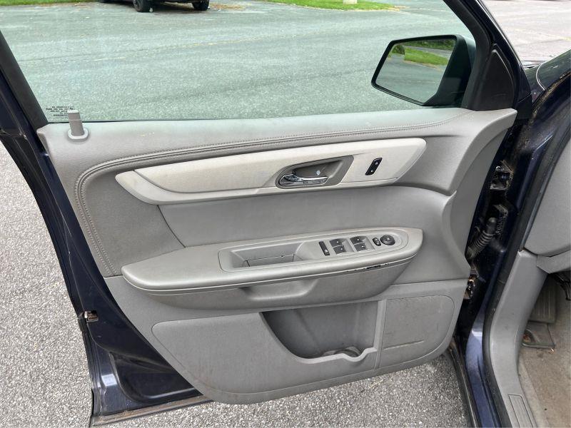 2013 CHEVROLET TRAVERSE LS Sport Utility 4D