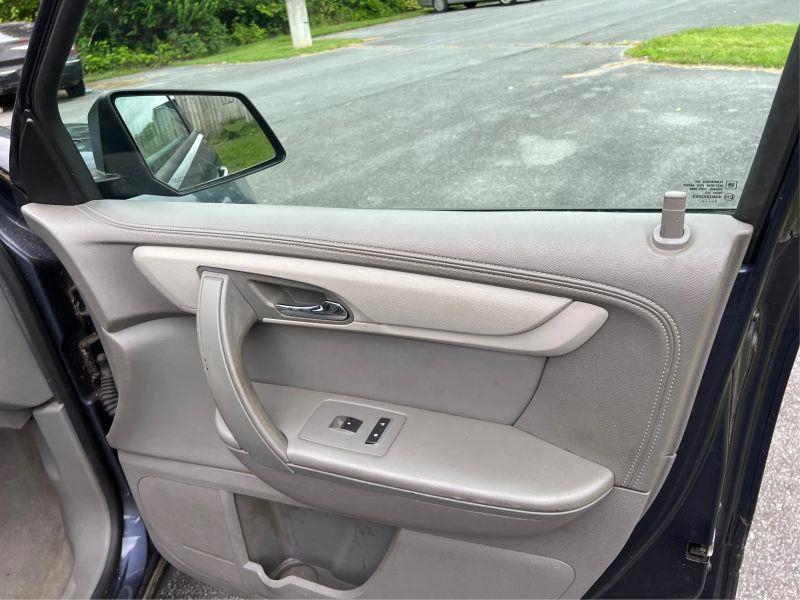 2013 CHEVROLET TRAVERSE LS Sport Utility 4D