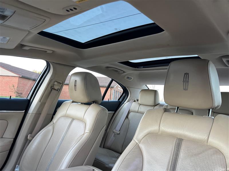 2009 LINCOLN MKS Sedan 4D