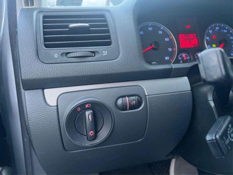 2006 VOLKSWAGEN JETTA 2.5 Value Edition Sedan 4D