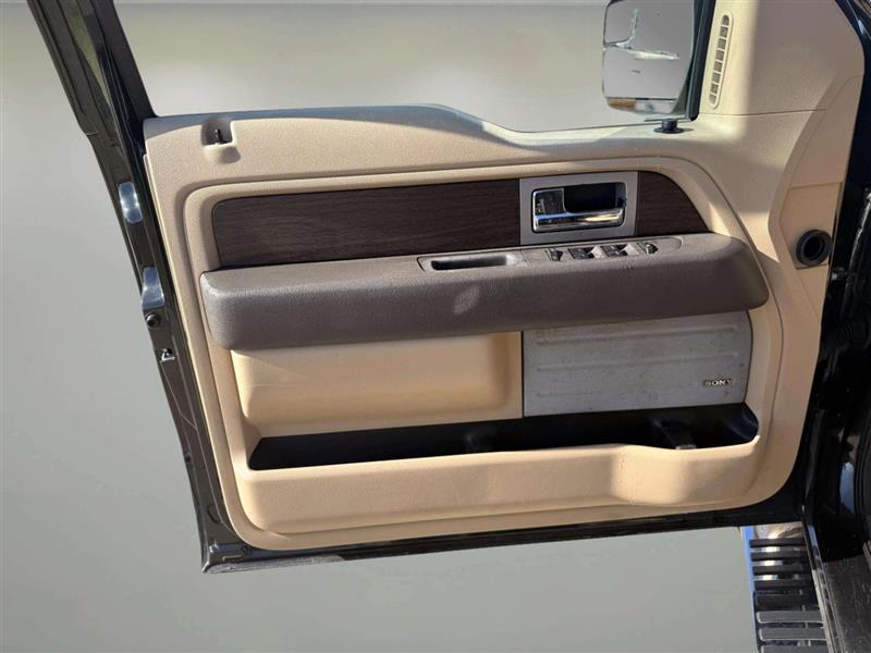 2013 Ford F-150 Lariat photo 10