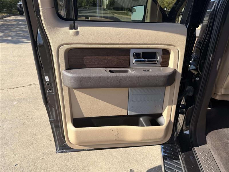 2013 Ford F-150 Lariat photo 11