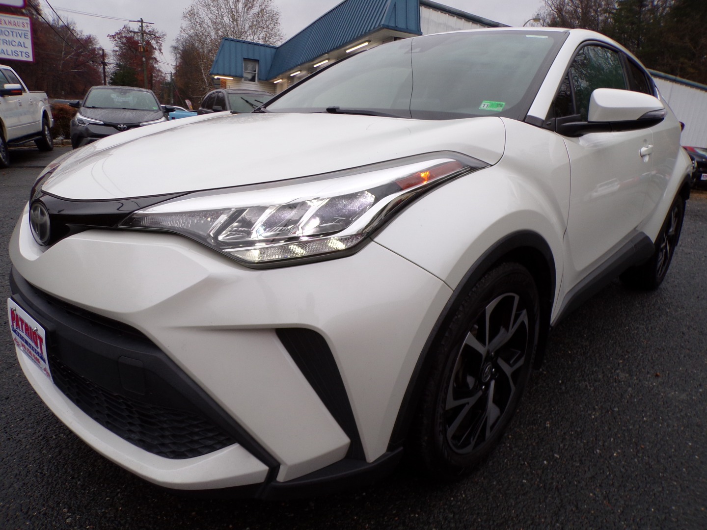 2020 Toyota C-HR XLE photo 3