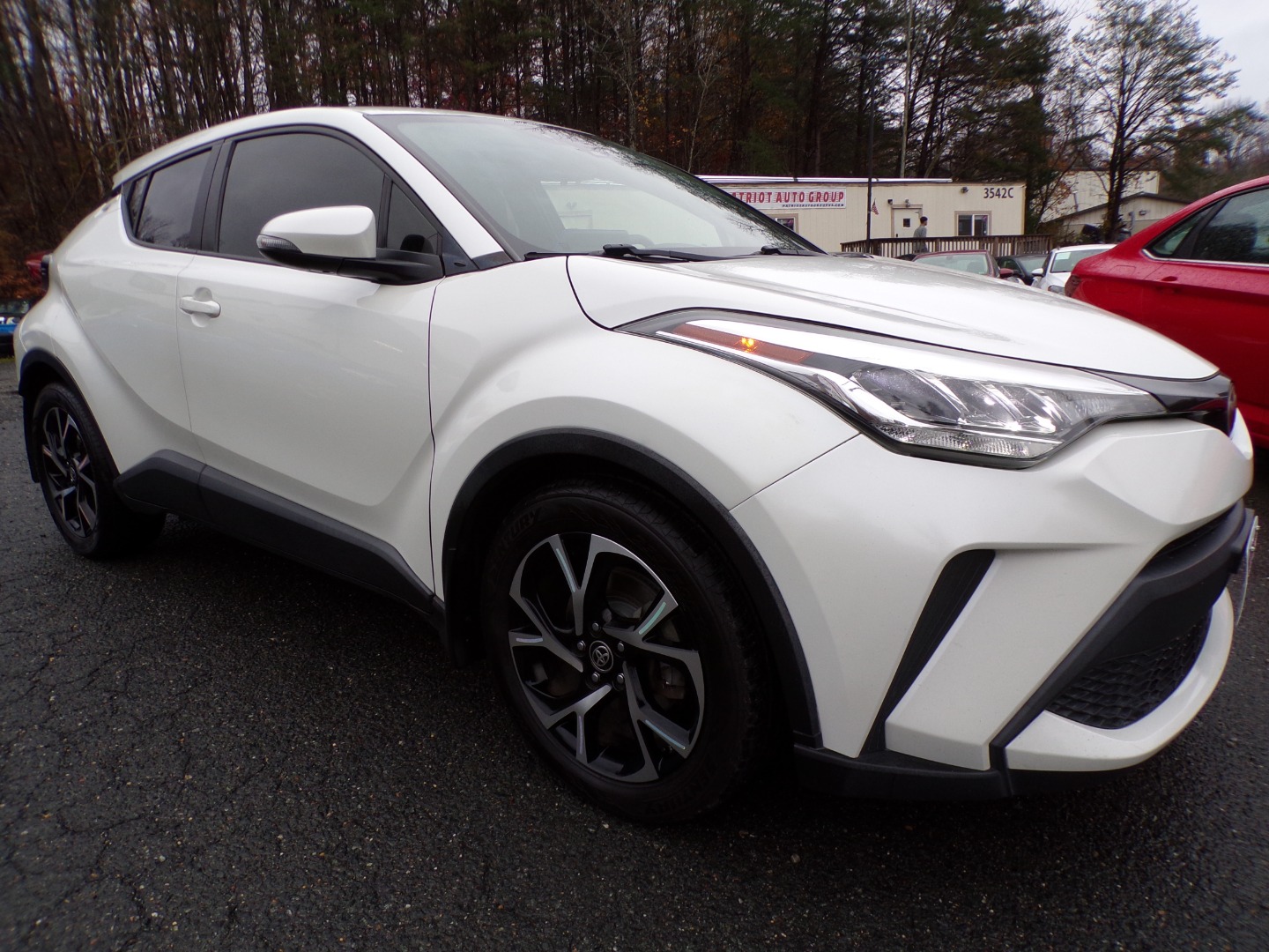 2020 Toyota C-HR XLE photo 4