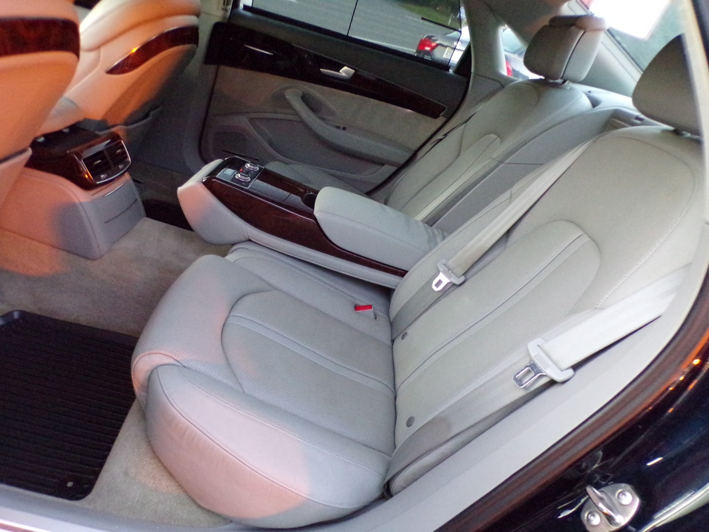 2013 Audi A8 L photo 25