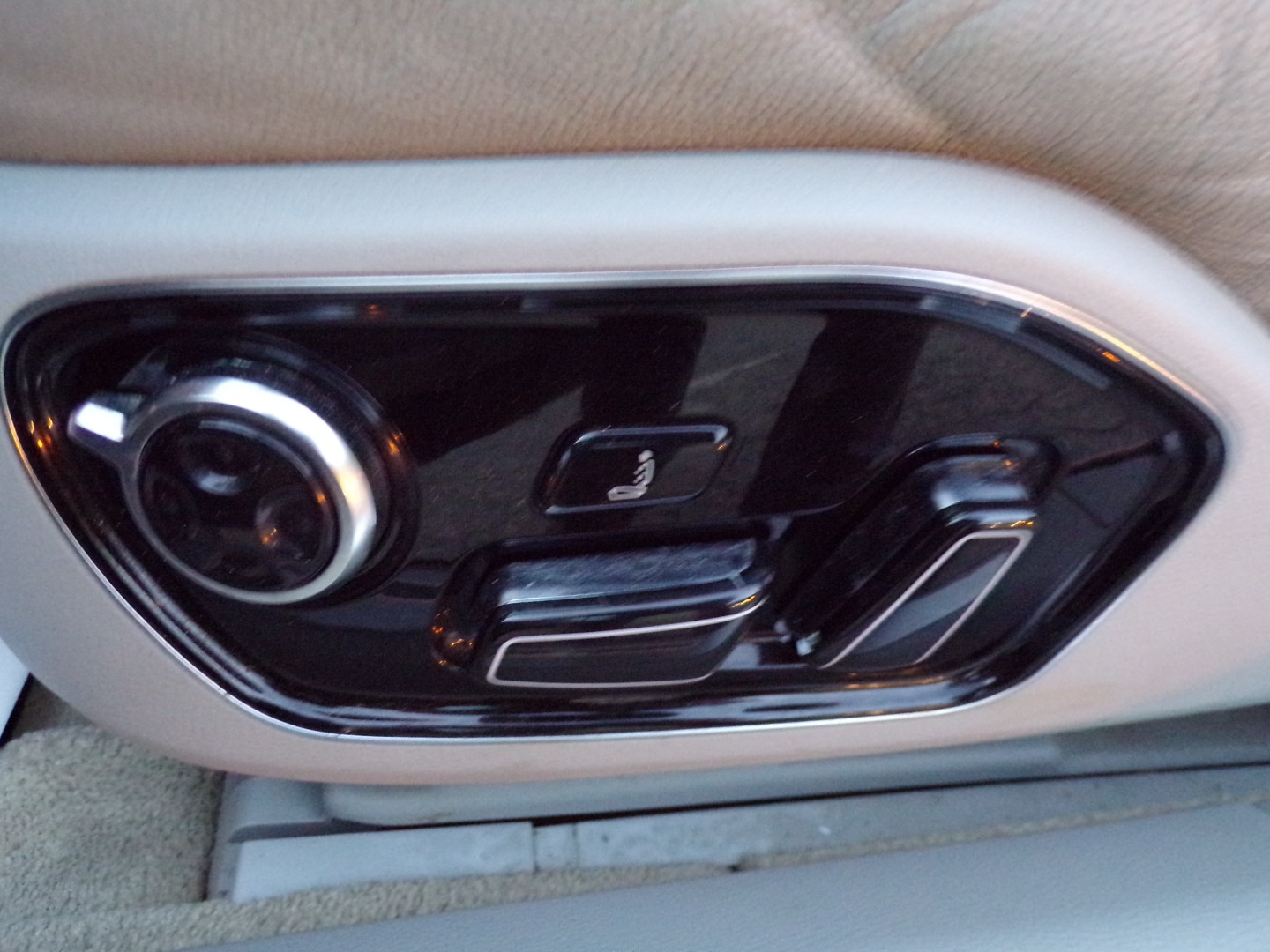 2013 Audi A8 L photo 32