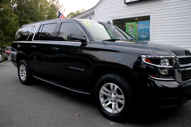2017 Chevrolet Suburban LS photo 2