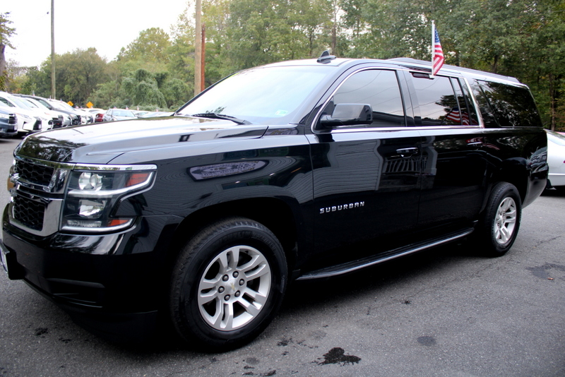 2017 Chevrolet Suburban LS photo 3