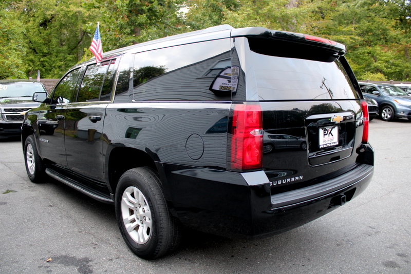 2017 Chevrolet Suburban LS photo 4