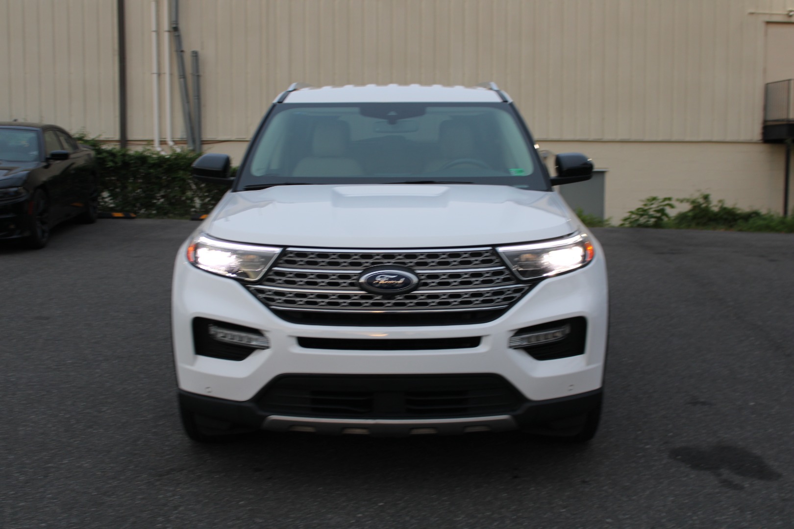 2023 Ford Explorer Limited photo 2