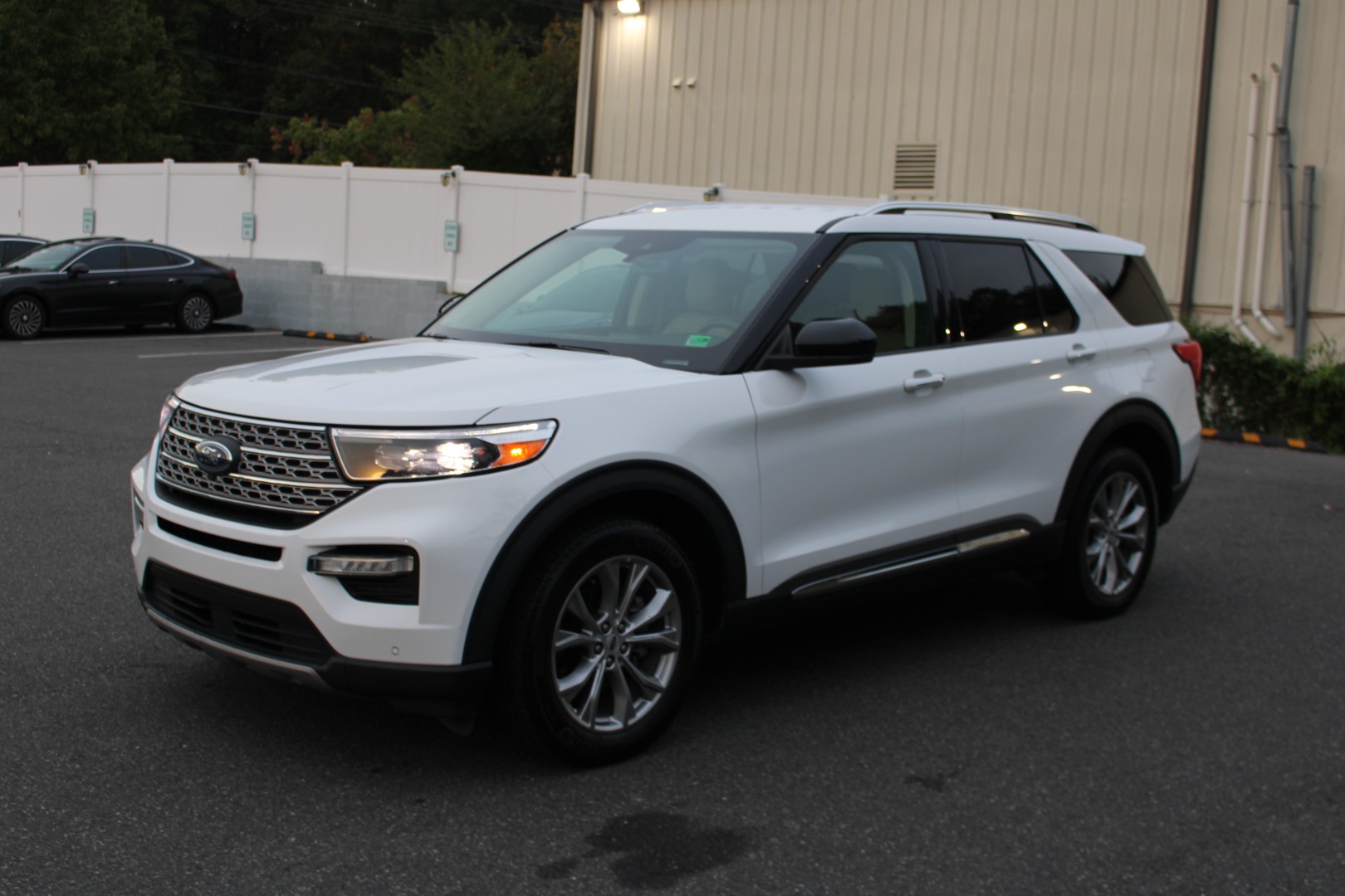 2023 Ford Explorer Limited photo 3