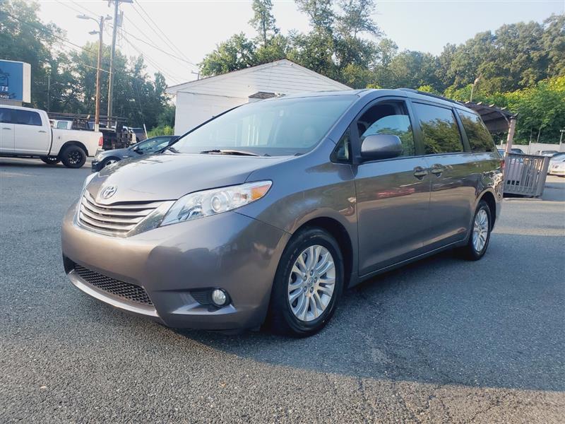 2016 TOYOTA SIENNA XLE WITH NAVIGATION