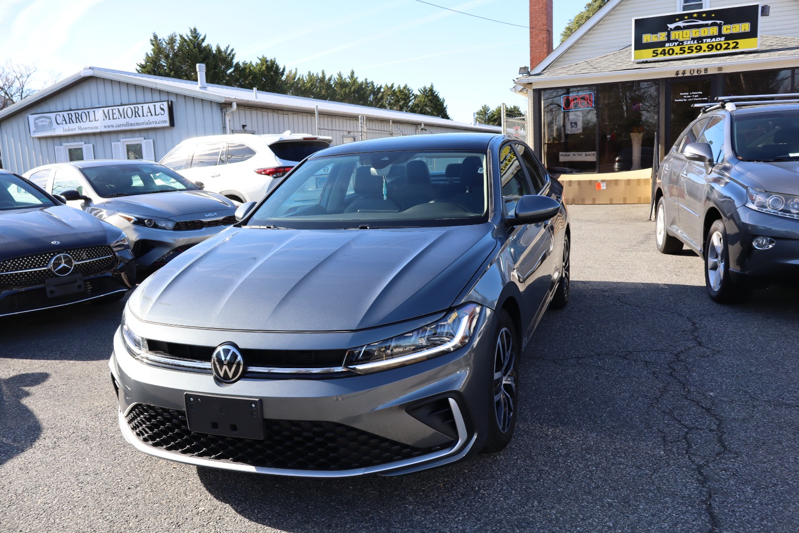 2025 Volkswagen Jetta SE's photo