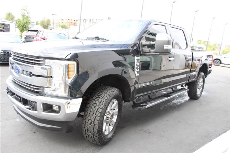 2019 Ford F-350 Lariat photo 2