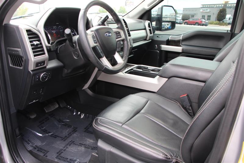 2020 Ford F-350 Lariat photo 18