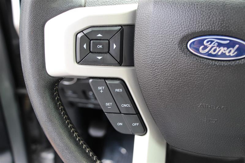 2020 Ford F-350 Lariat photo 24