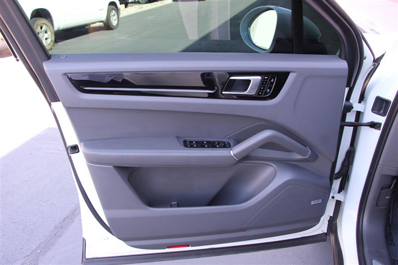 2020 Porsche Cayenne photo 12