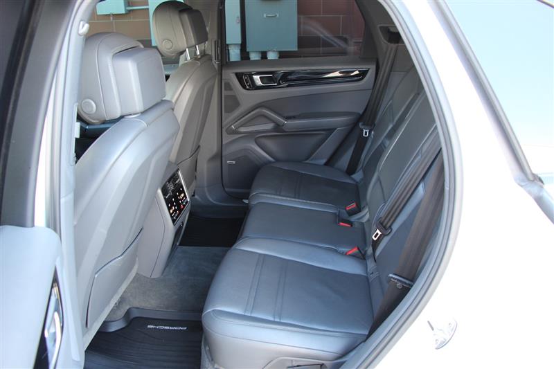 2020 Porsche Cayenne photo 14