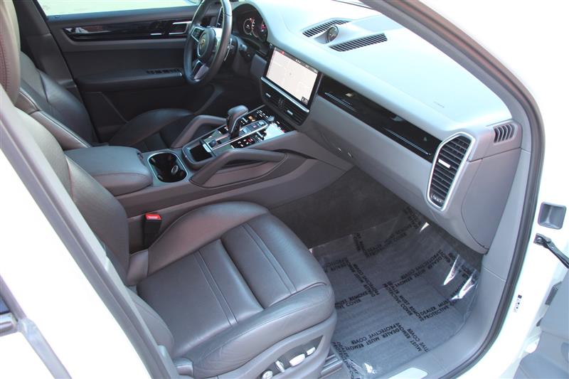 2020 Porsche Cayenne photo 17