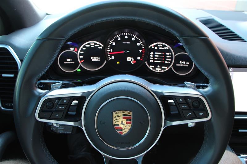 2020 Porsche Cayenne photo 24