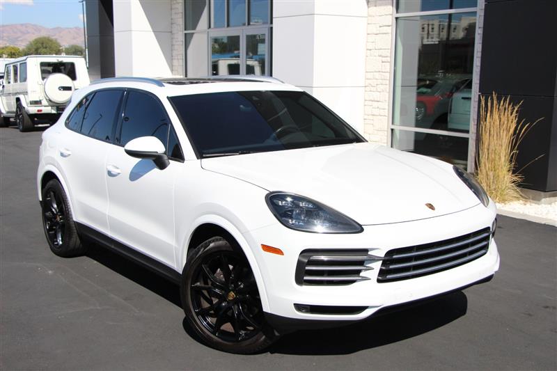 2020 Porsche Cayenne photo 2