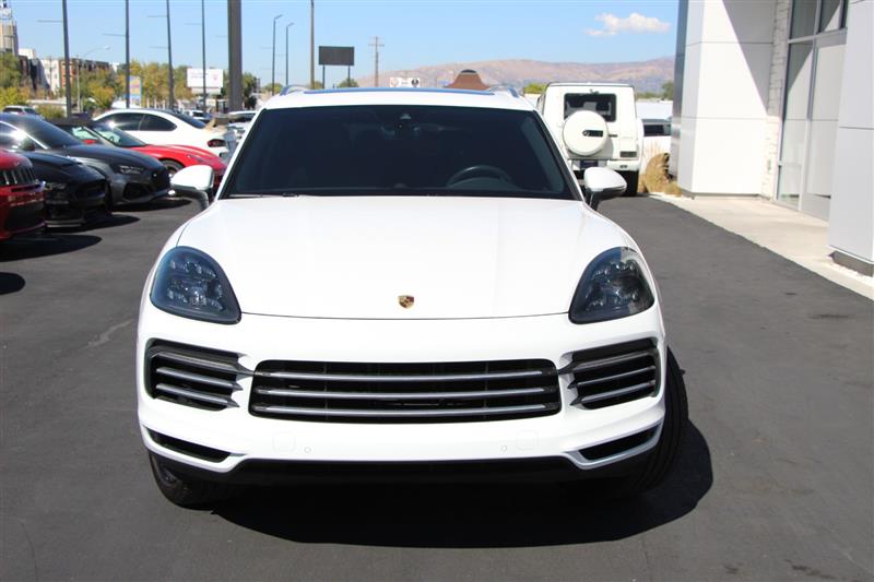 2020 Porsche Cayenne photo 3