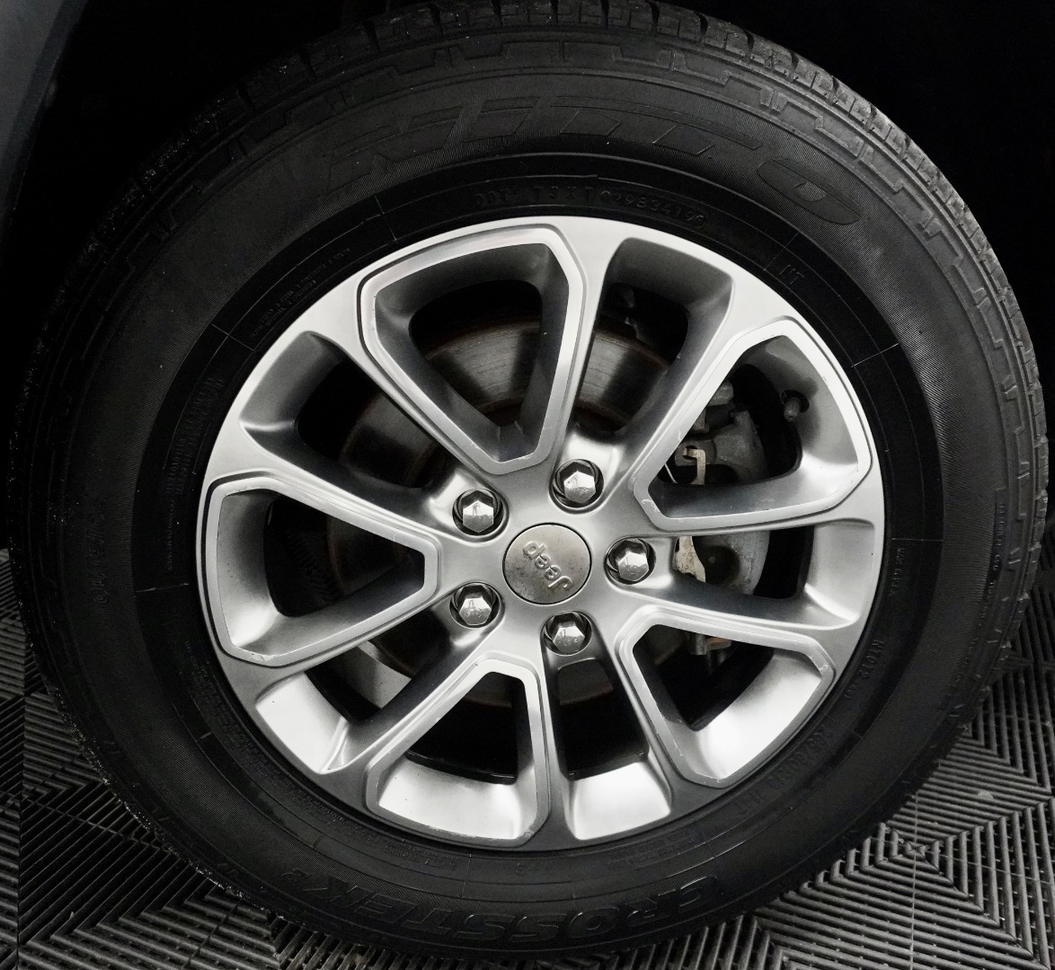 2015 Jeep Grand Cherokee Limited photo 4