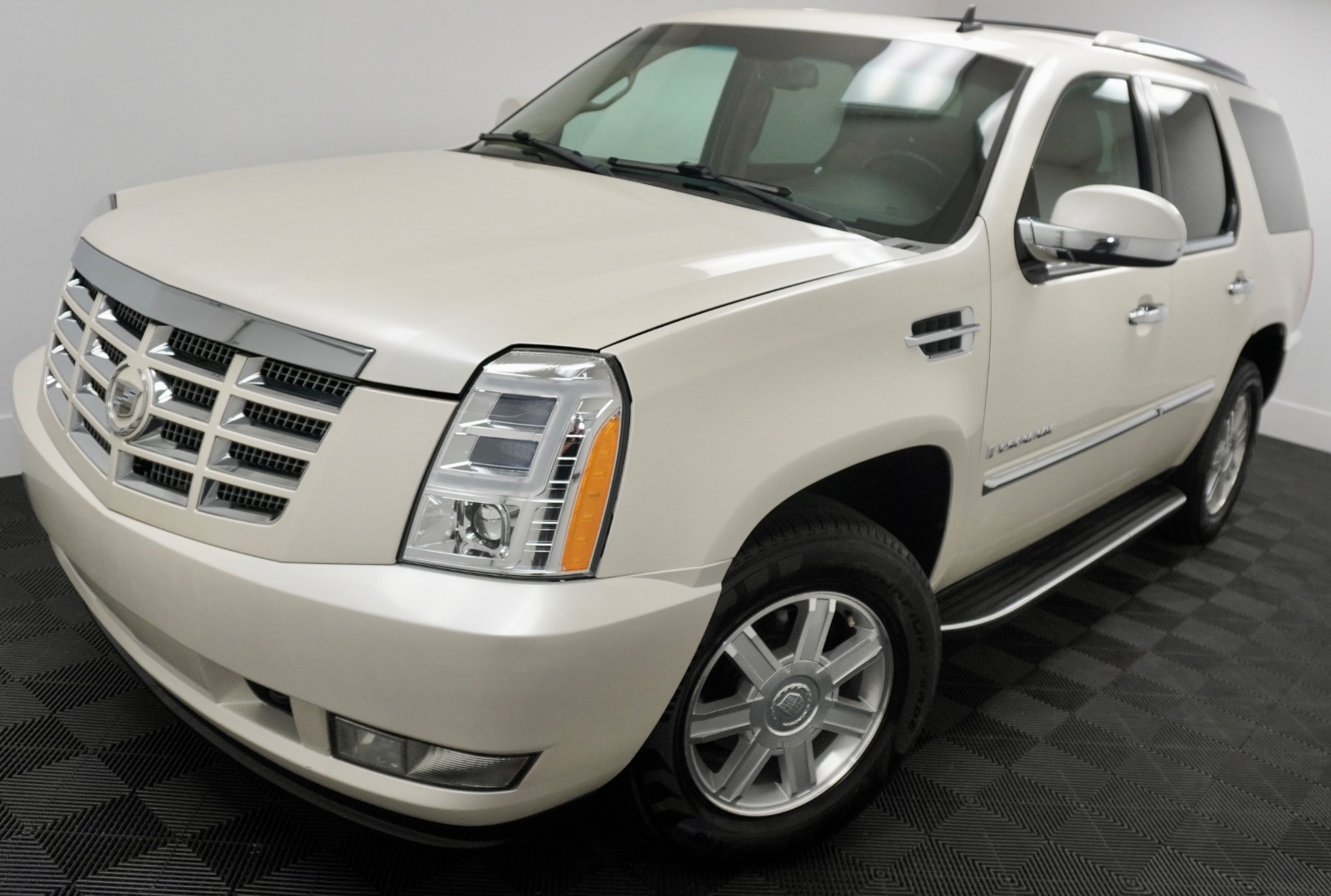 2009 Cadillac Escalade Luxury photo 3