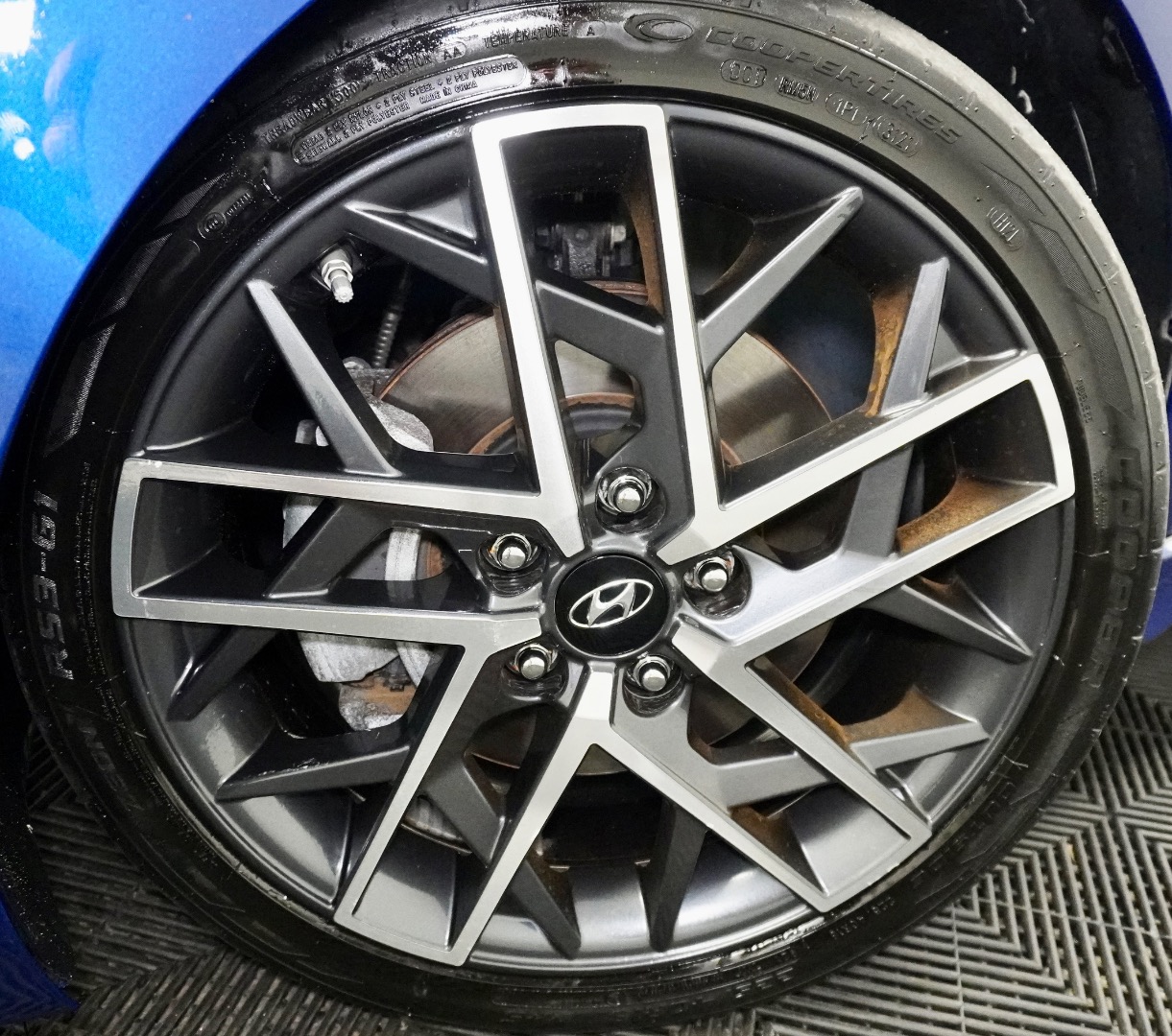2020 Hyundai Elantra Sport photo 4