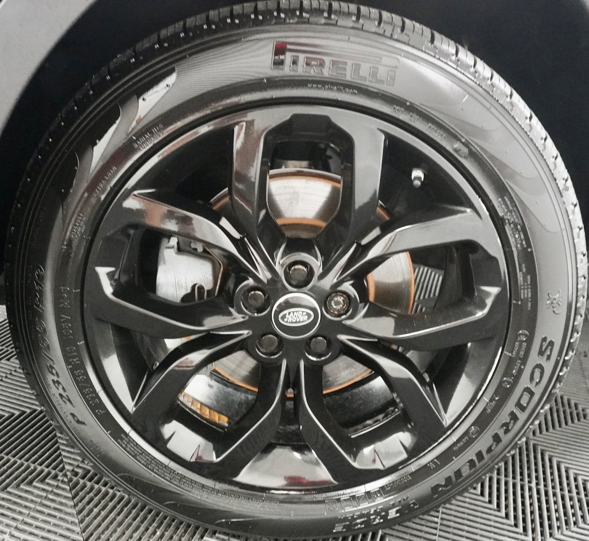 2016 Land Rover Discovery Sport HSE photo 4