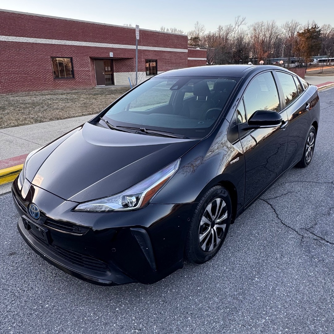 2022 Toyota Prius LE