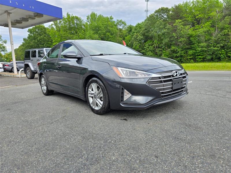 2020 Hyundai Elantra SEL's photo