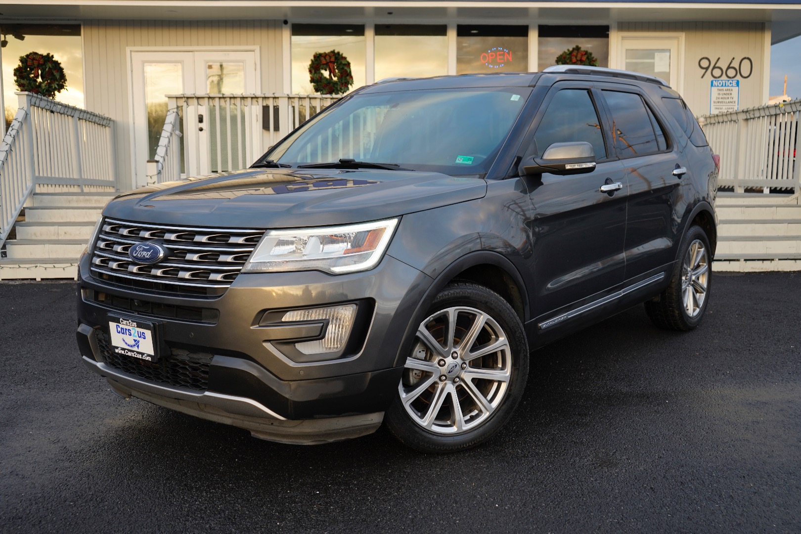 2017 Ford Explorer Limited's photo