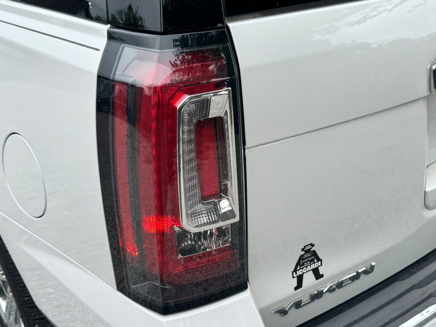 2019 Gmc Yukon Denali photo 16