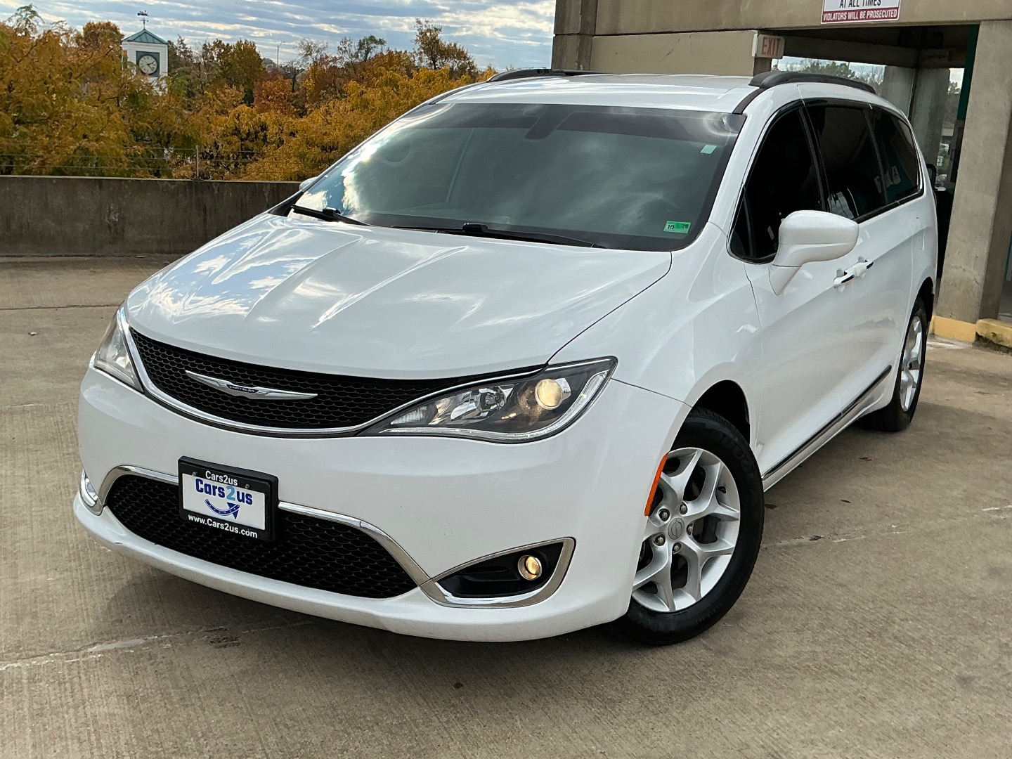 2017 Chrysler Pacifica Touring-L's photo