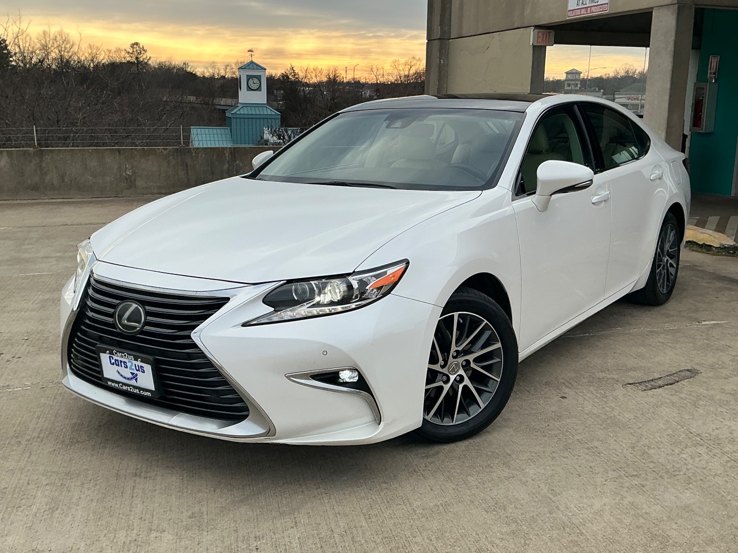 2017 Lexus ES 350's photo