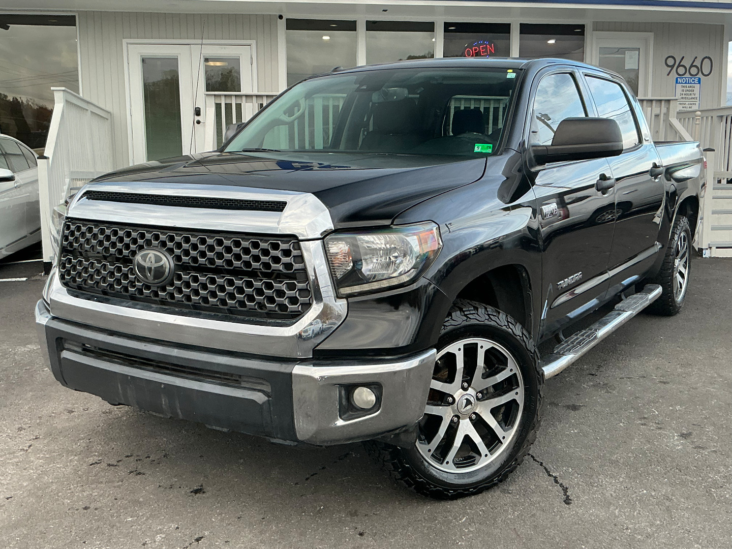2018 Toyota Tundra SR5's photo