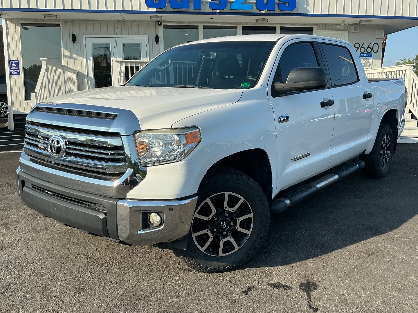 2016 Toyota Tundra SR5's photo