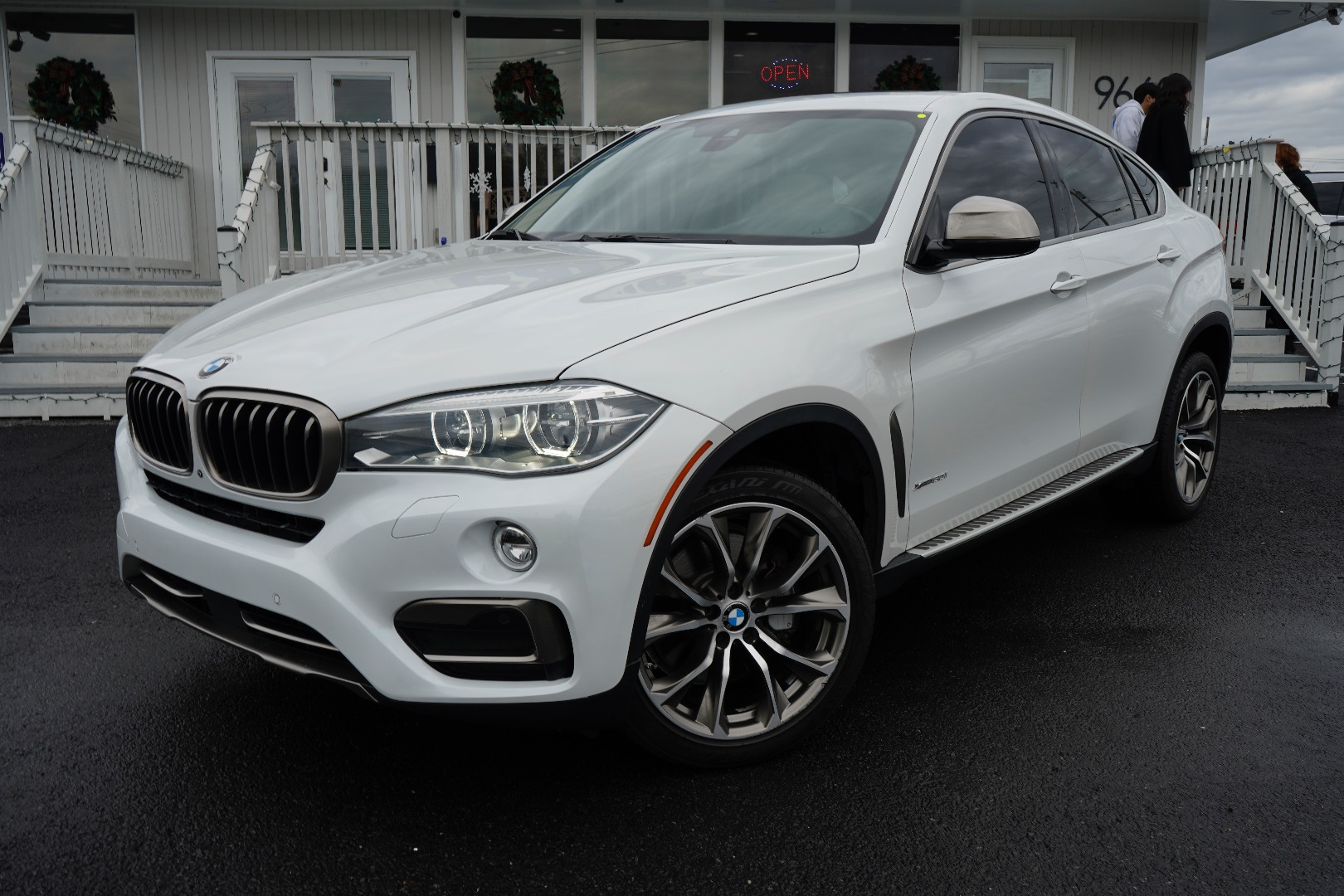 2016 BMW X6 xDrive50i's photo