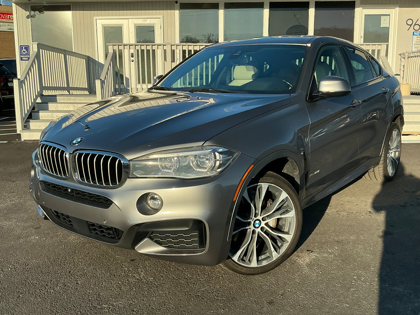 2019 BMW X6 50i's photo