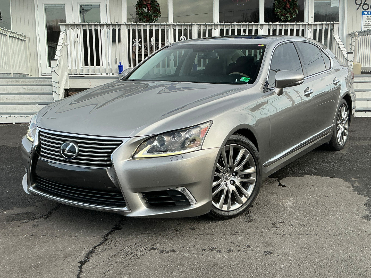 2016 Lexus LS Base's photo