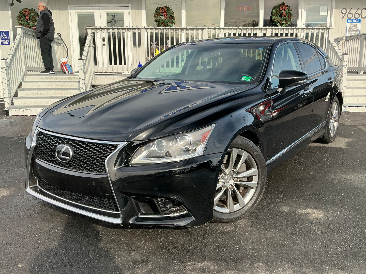 2016 Lexus LS Base's photo