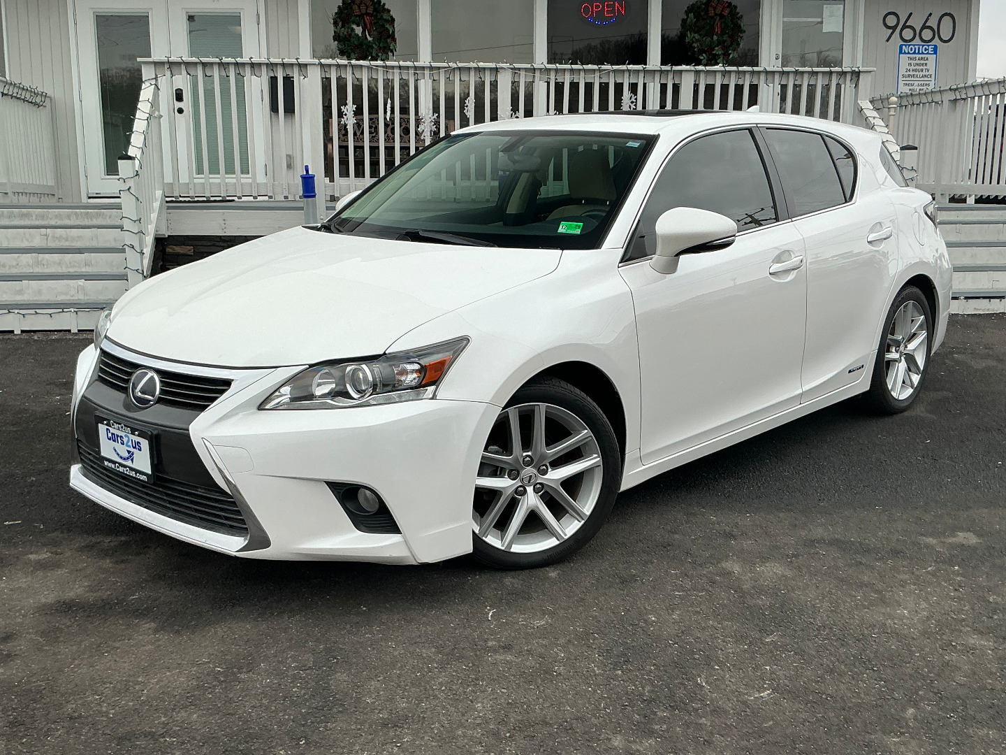 2016 Lexus CT Base's photo