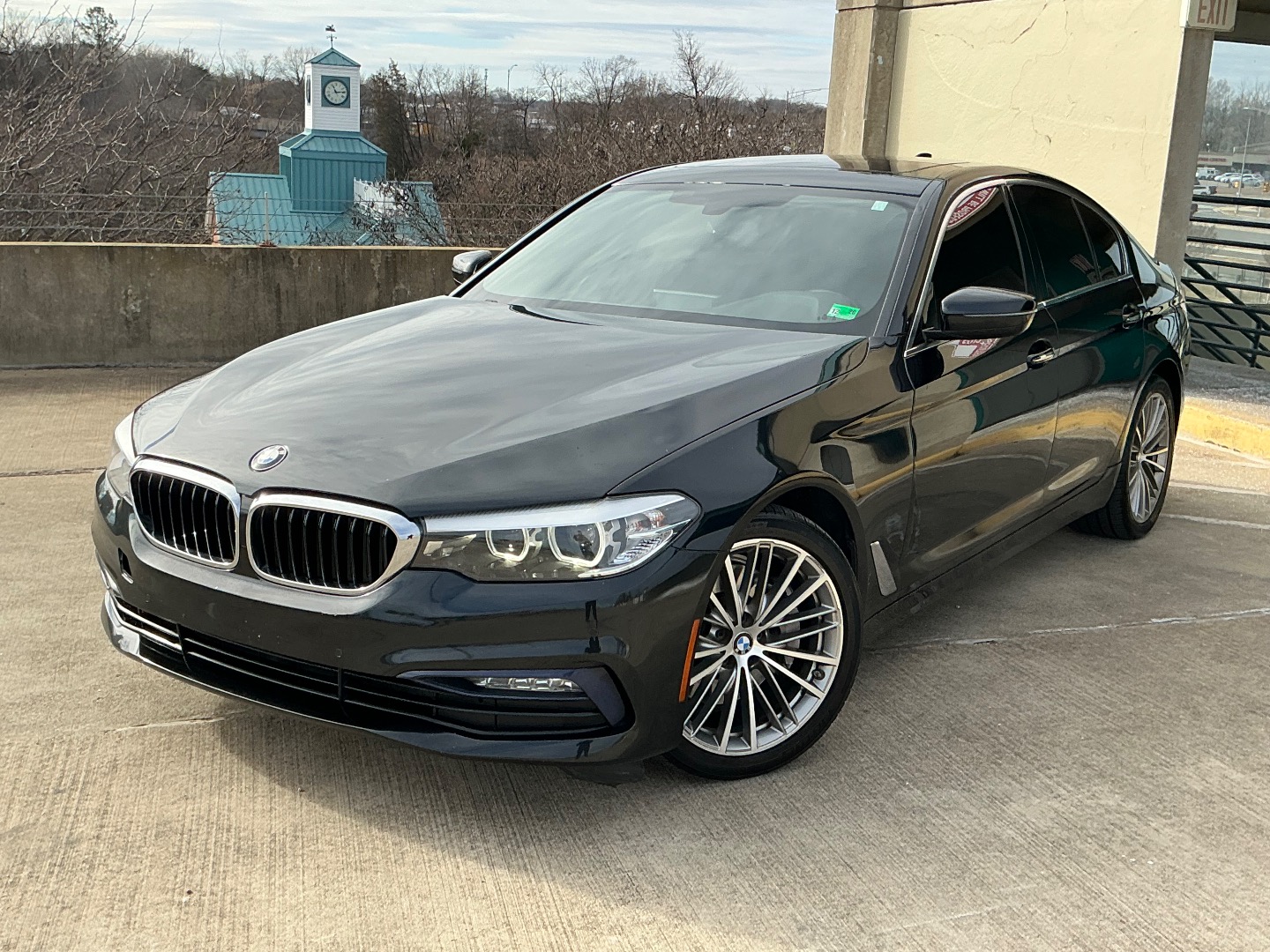 2018 BMW 5 Series 530i's photo
