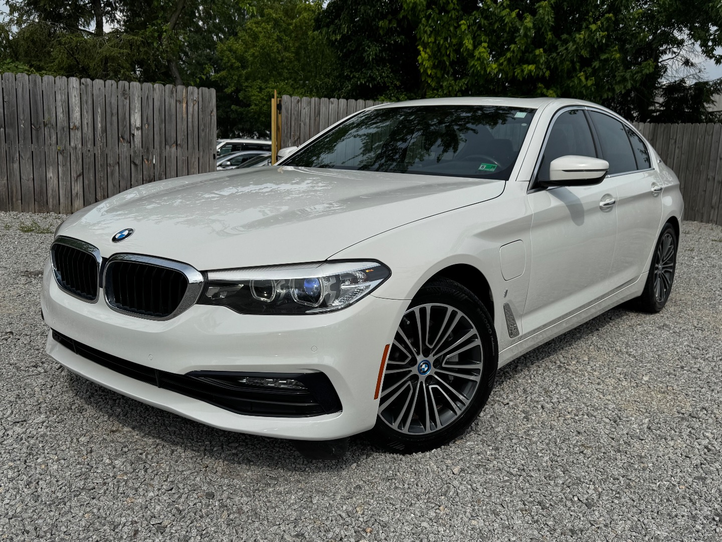 2018 BMW 5 Series 530e's photo
