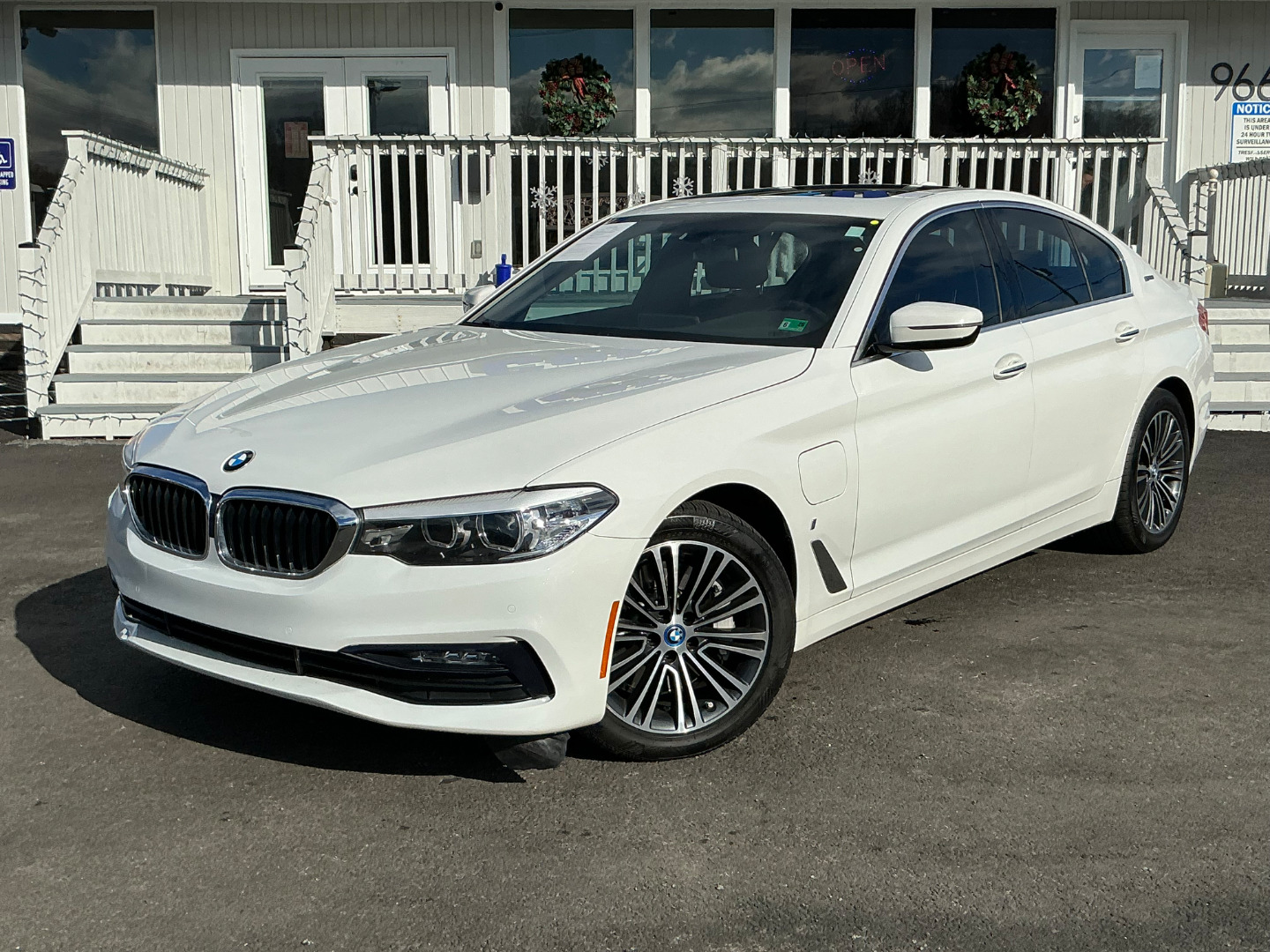 2018 BMW 5 Series 530e's photo