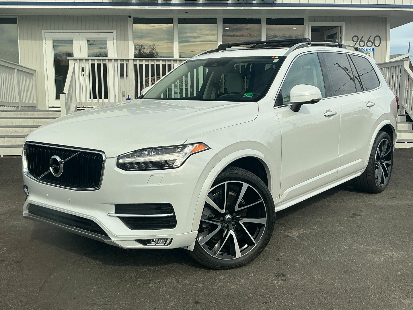 2019 Volvo XC90 Momentum's photo